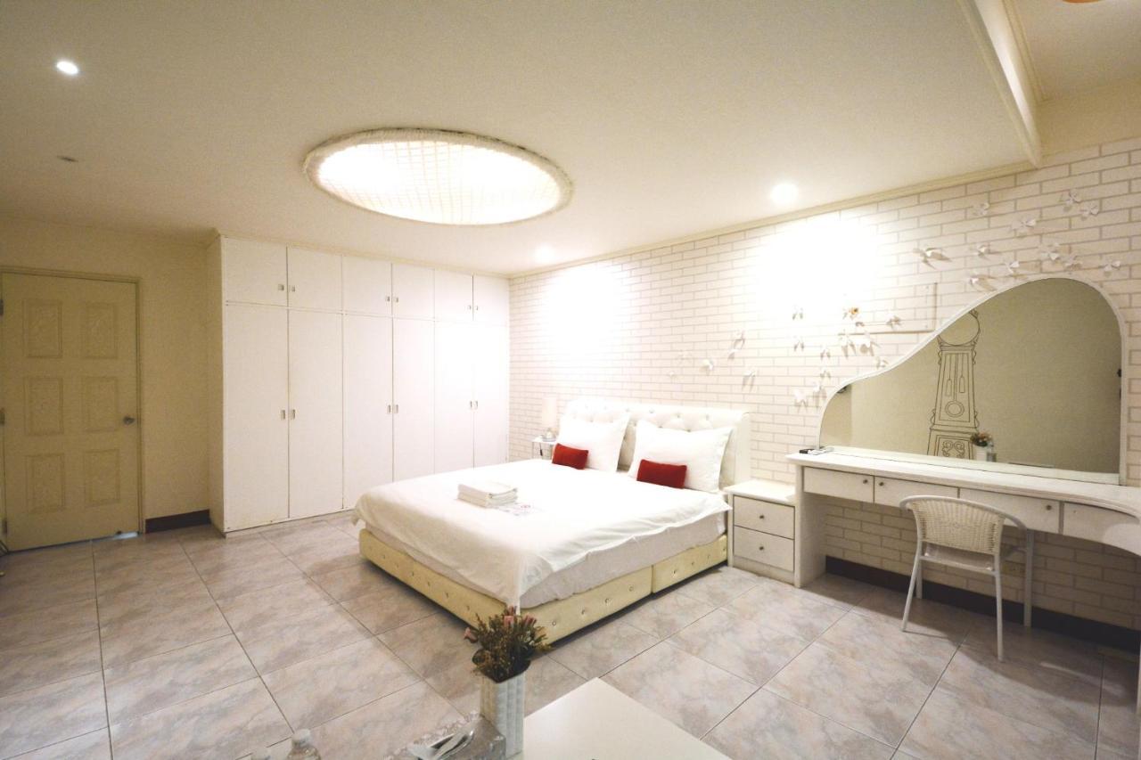 Ferienwohnung Ariyoshi Ya Tainan Exterior foto